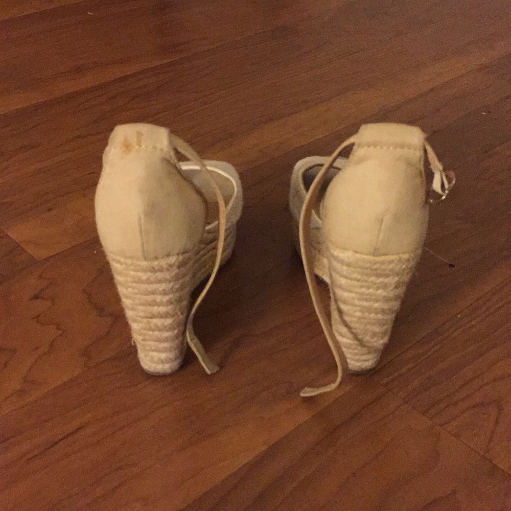 White Wedges - Picture 3 of 4
